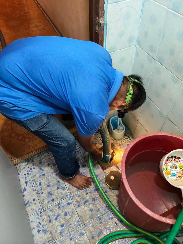 แก้ปัญหาพื้นห้องน้ำอุดตัน น้ำไม่ลง — ดูดส้วมท่อตันนครศรีธรรมราช