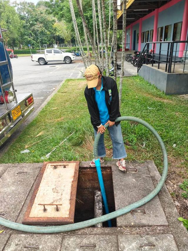 สูบบ่อเกรอะภายในสถานที่ราชการ — ดูดส้วมท่อตันนครศรีธรรมราช